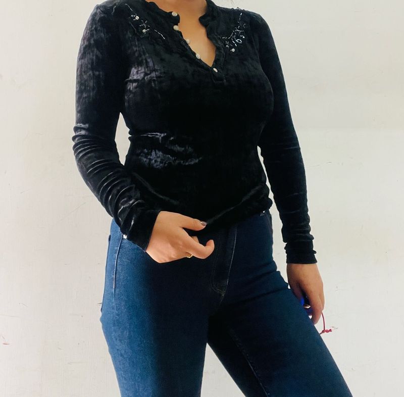 🖤 Elegant Black Velvet Top 🖤