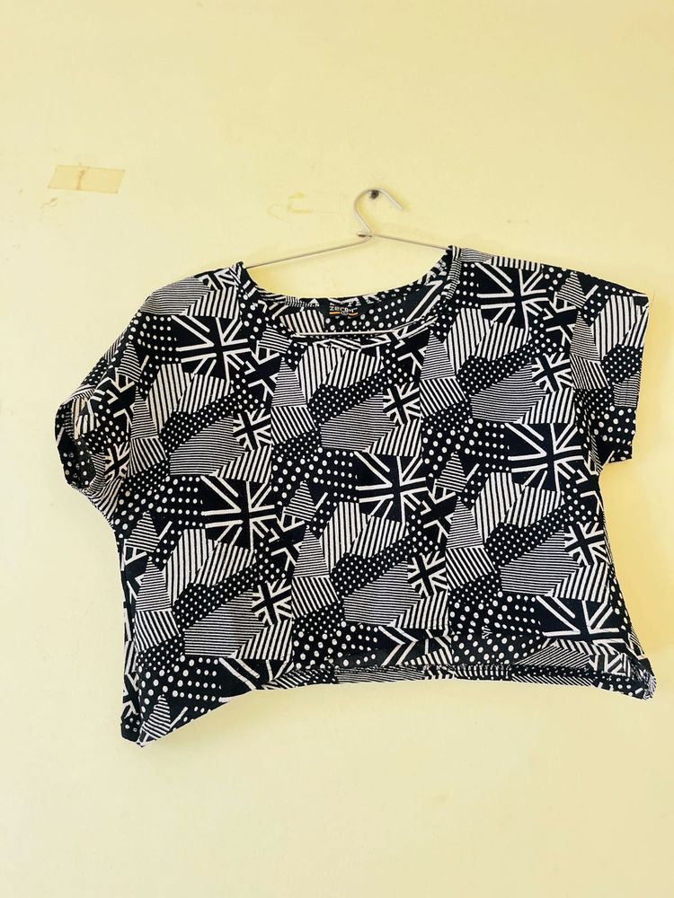 Patterned Black &amp; White Top