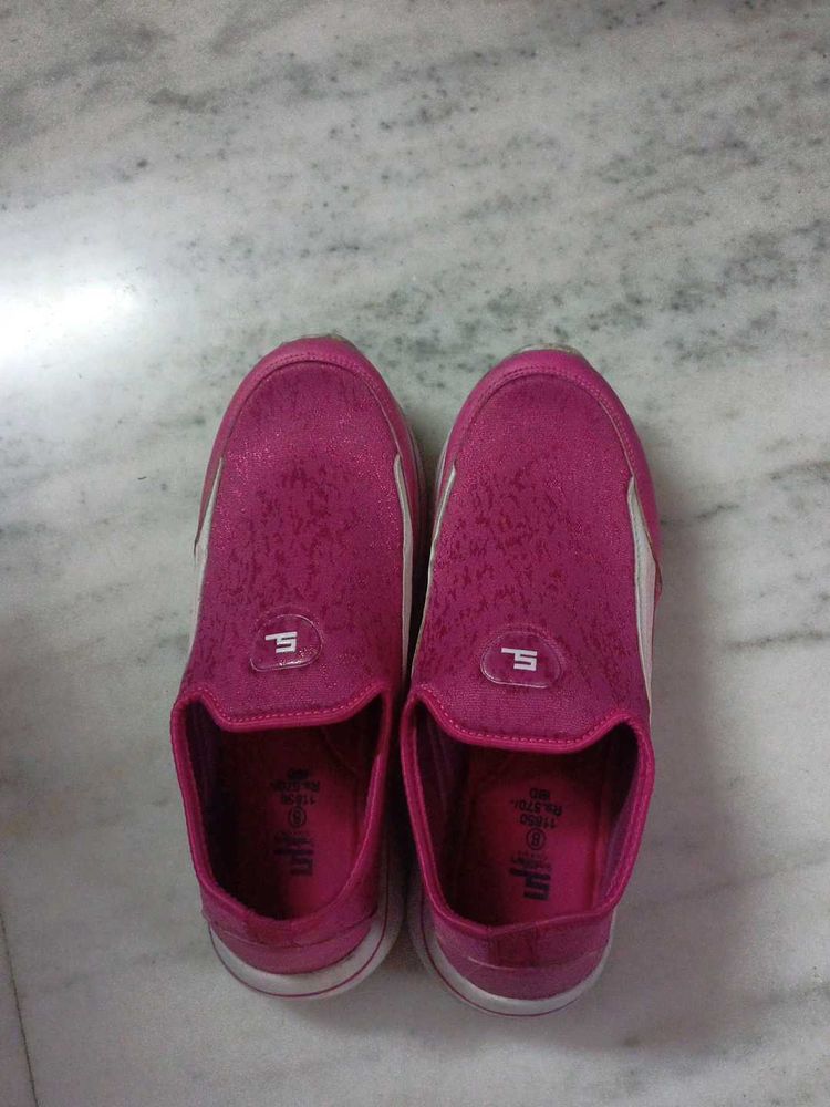 Ladies Sports Shoe! Grab Now !