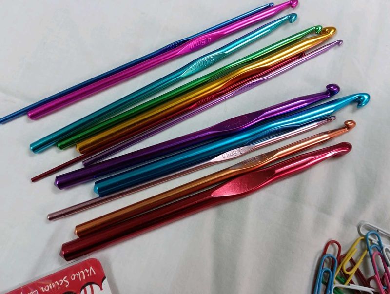 Crochet Kit, 12 Hooks, Yarn Needles, Marker..