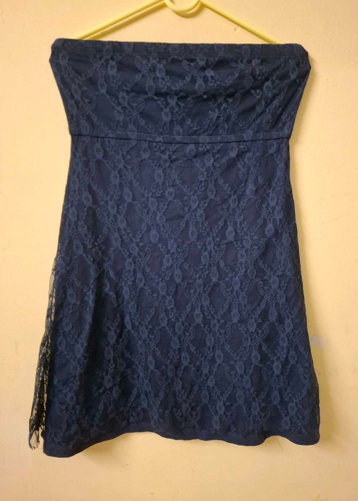 sleeveless blue dress