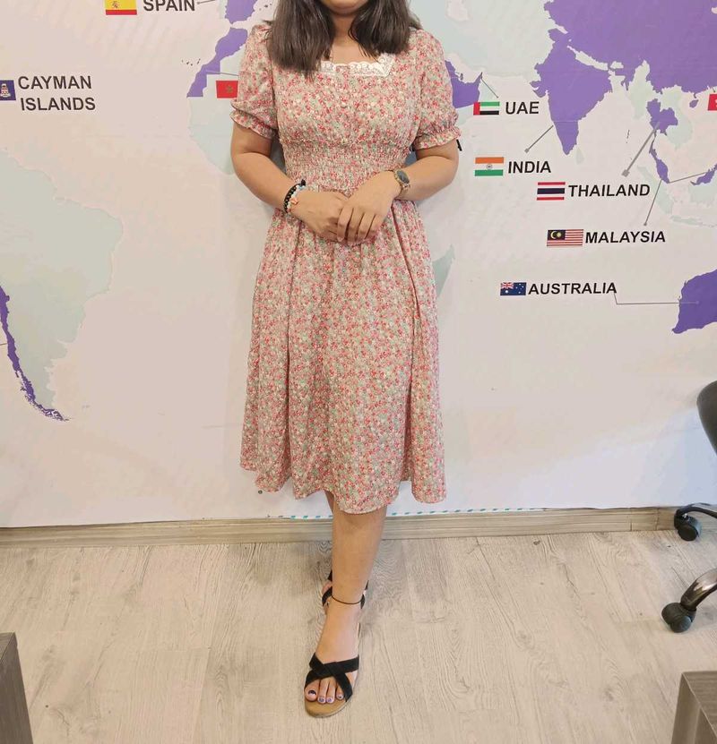 Vintage-Style Floral Midi Dress with Lace Neck