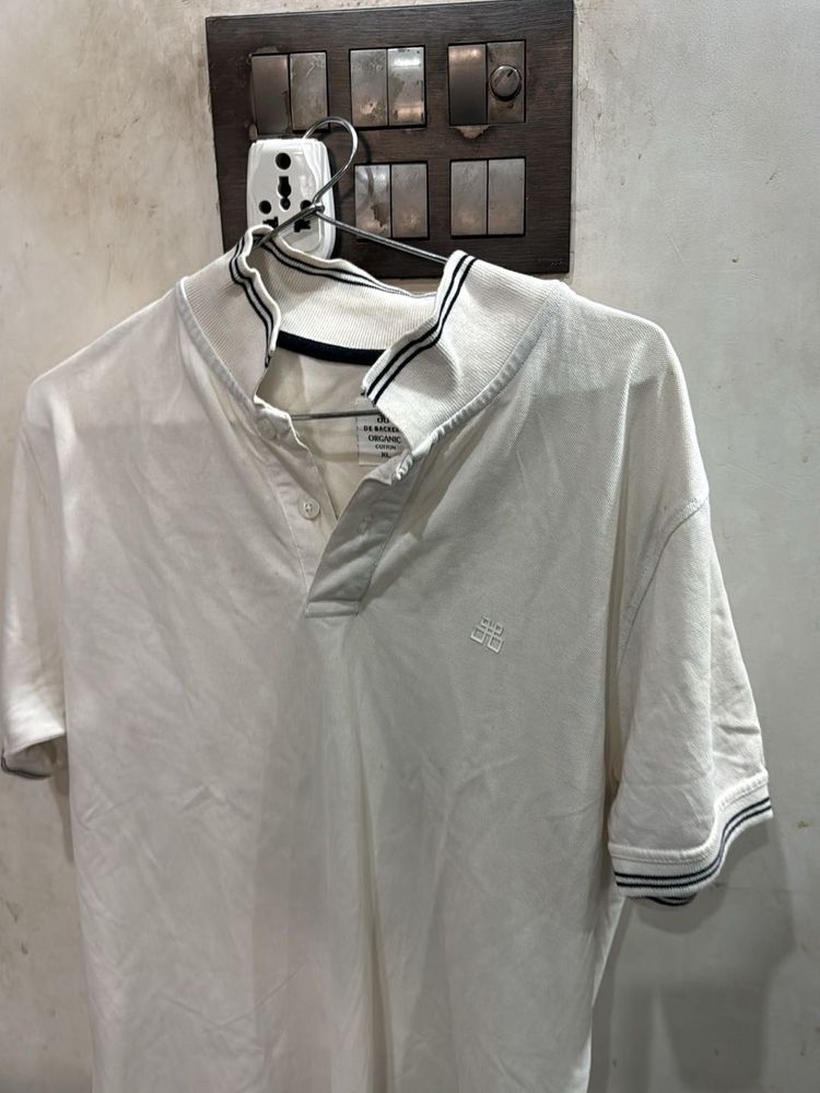 “Men’s White Tshirt With Colar