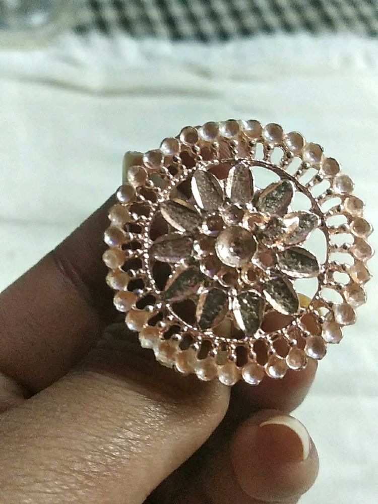 Elegant Floral Design Ring