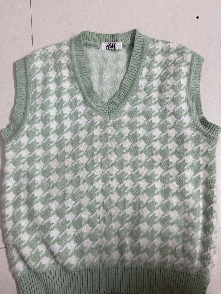 H&amp;M Houndstooth Sweater Vest