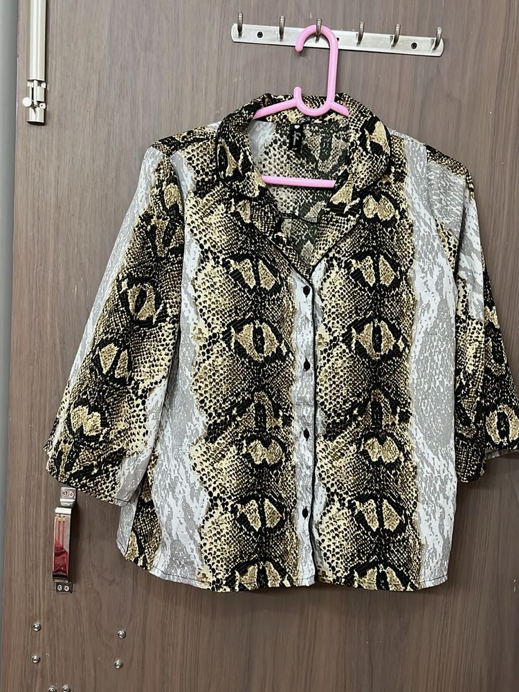 Snakeskin Print flare sleeve top for L size