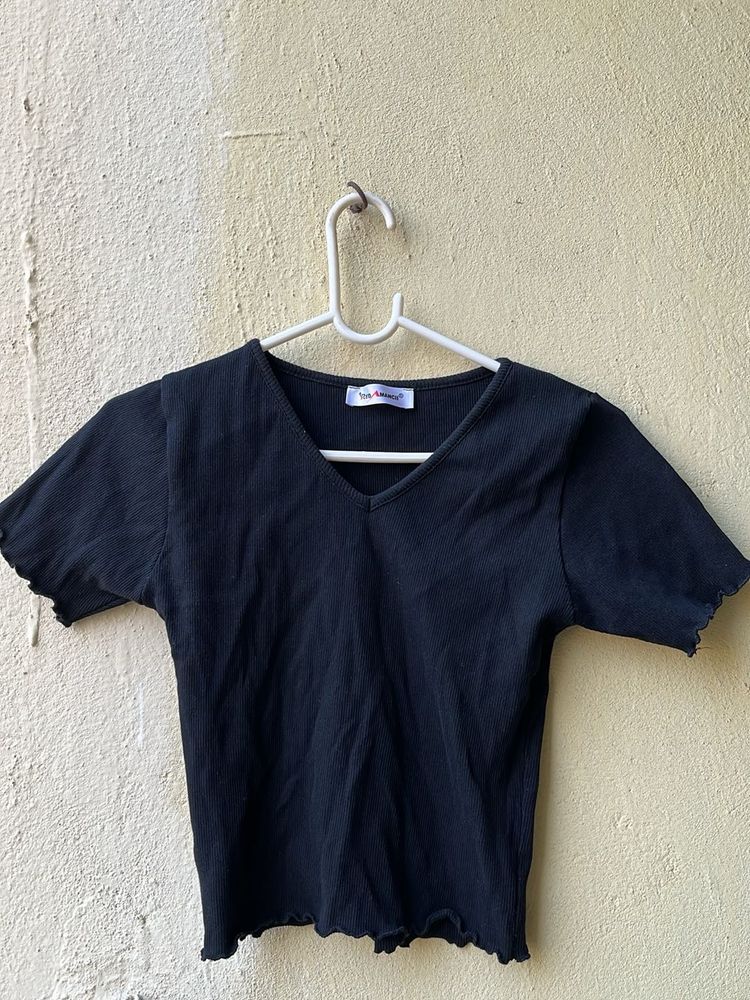 Cute Black V-Neck ribbed Crop Top