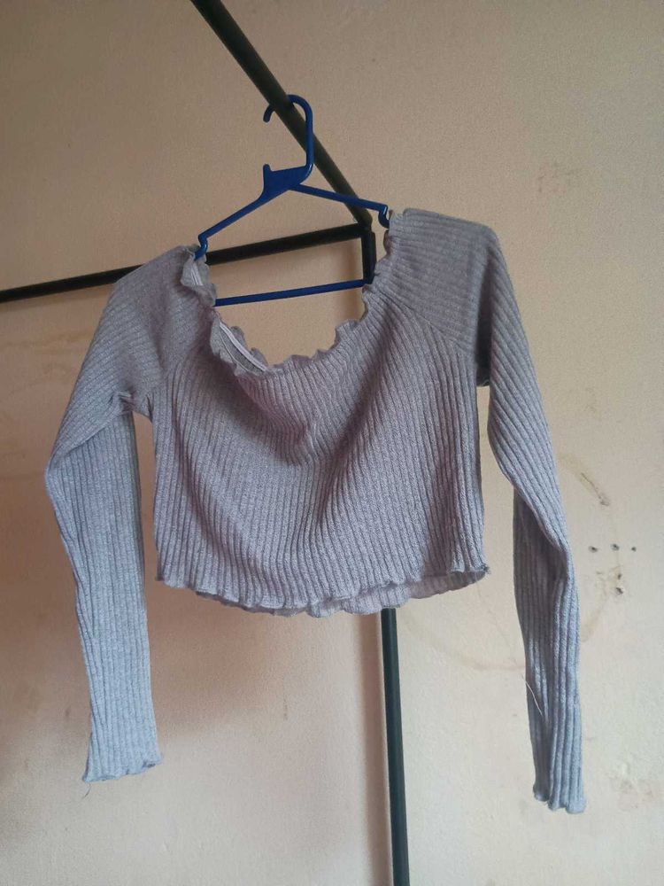 grey crop top