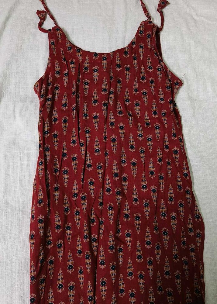 Sleeveless red kurti