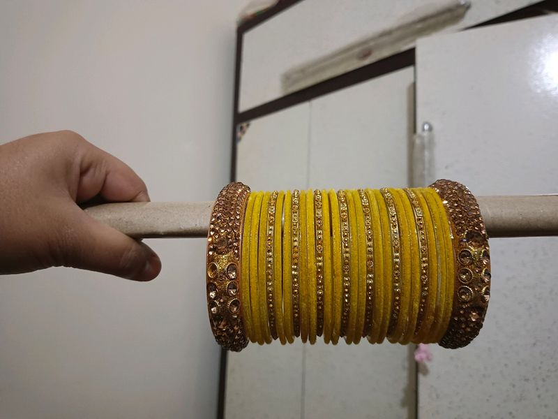 4 Pair Of Bangles Green Yellow Red Wit Pieach