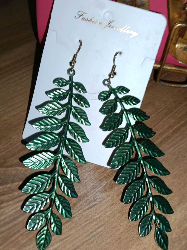 Leaf Shaped Earrings (Green)