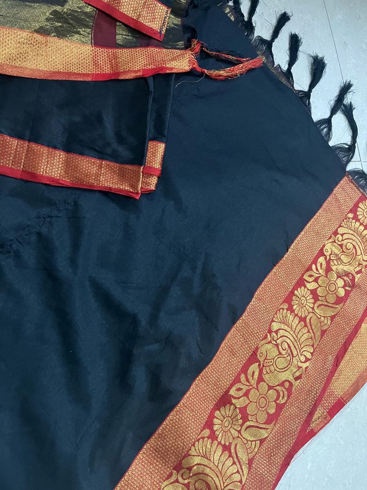Elegant Black &amp; Gold Saree