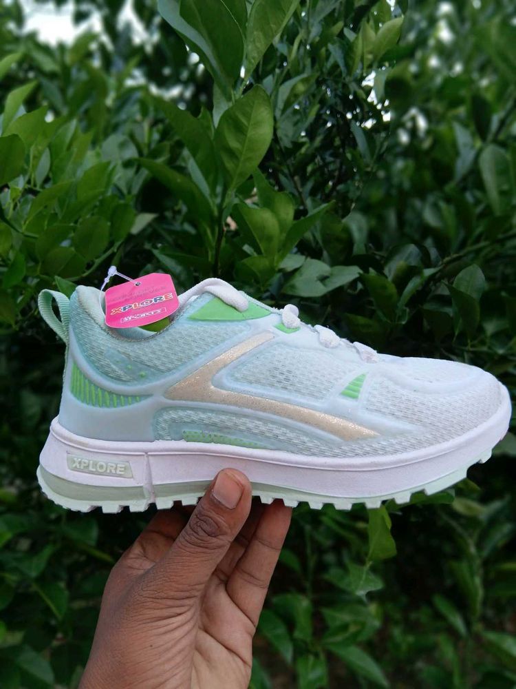 Xplore White &amp; Green Running Shoes