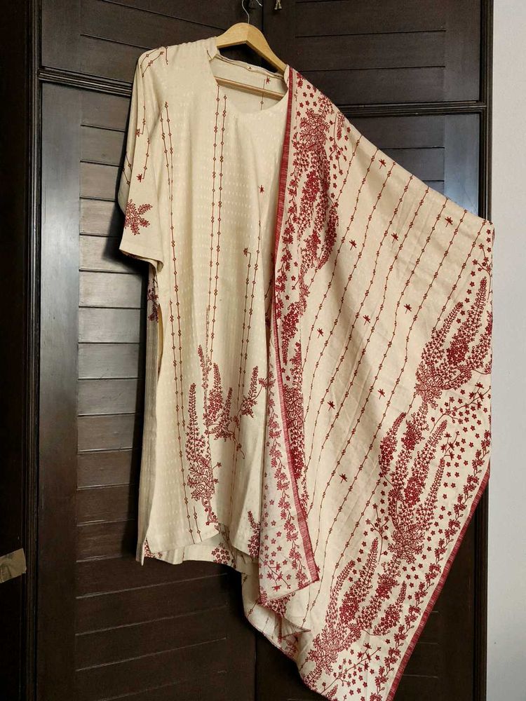 Women Cream Printed Embellished Woollen Kurta Set