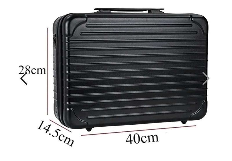 Makeup Bag ( Hard vanity .) non brokeable