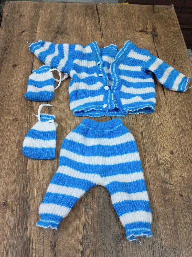 Cute Knitted Baby Outfit