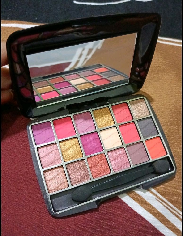 18 Shades Eyeshadow ✅😻