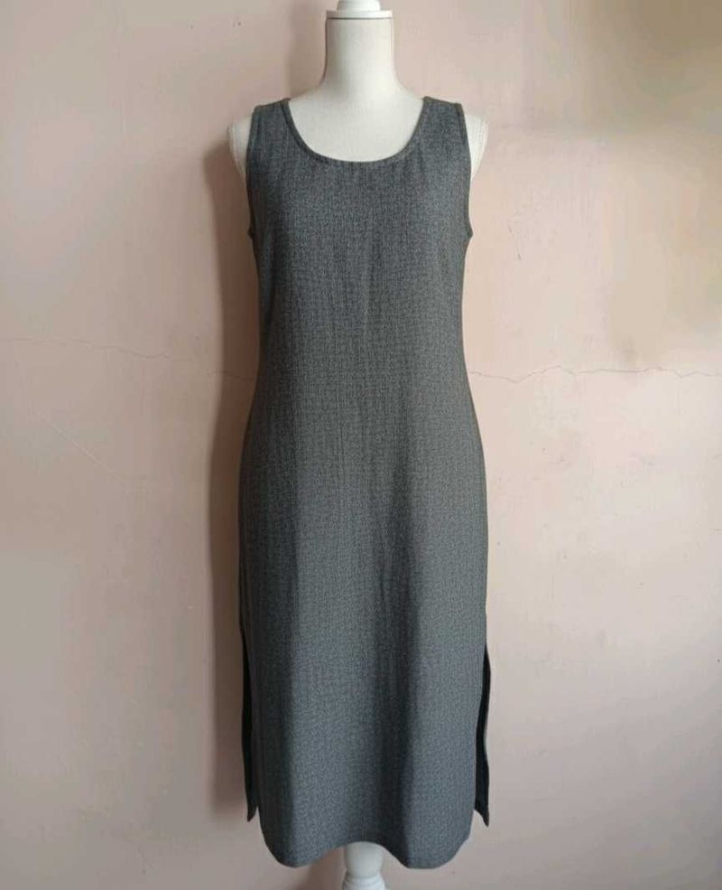 Gray Sleeveless Kurthi with Black and white overco