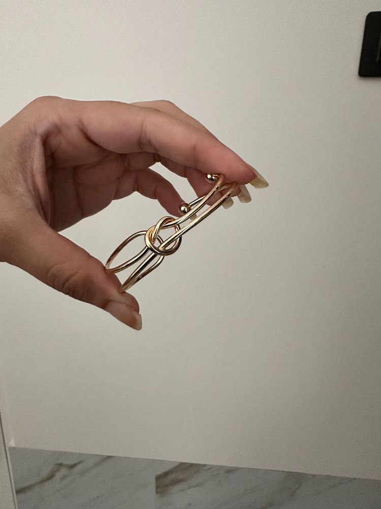 Gold Knot Bracelet