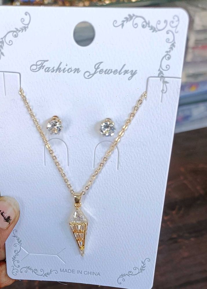Gold Tone Necklace &amp; Earring Set