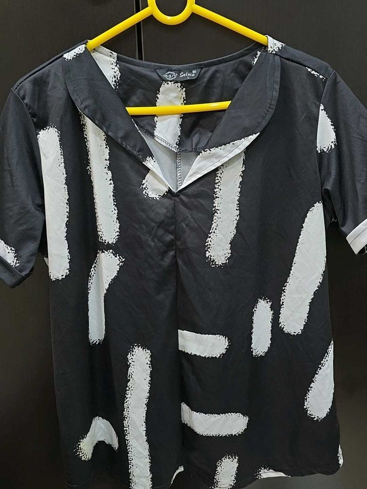 Stylish Black &amp; White Top