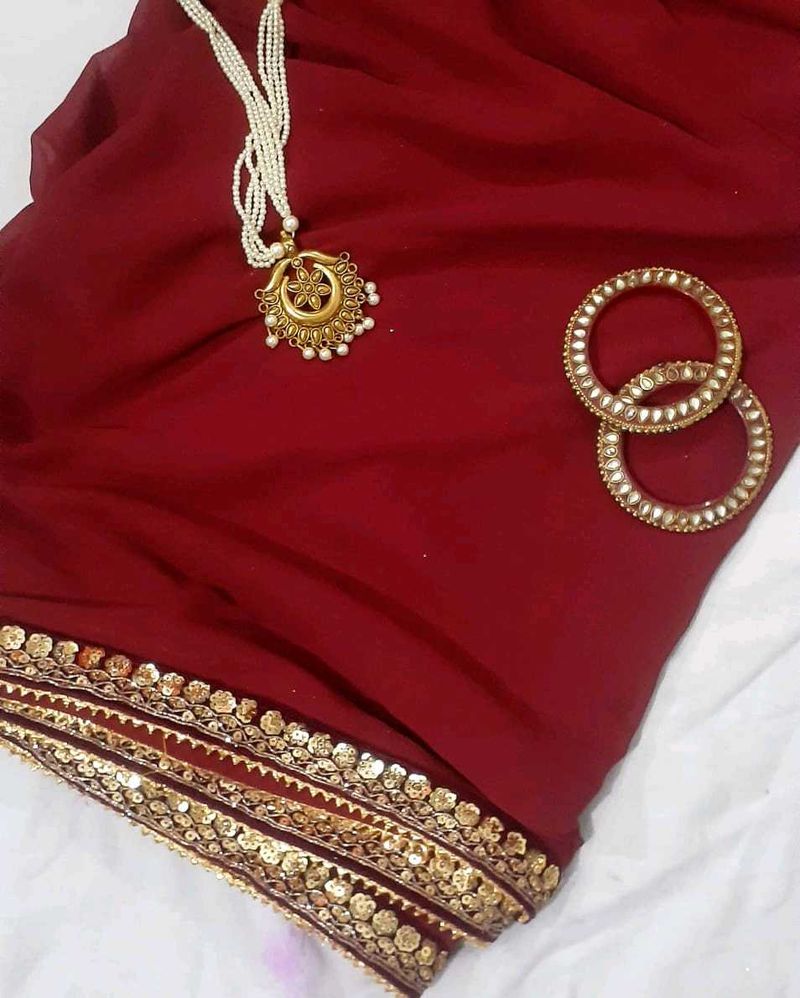 Elegant Maroon Saree With Blouse Fabric