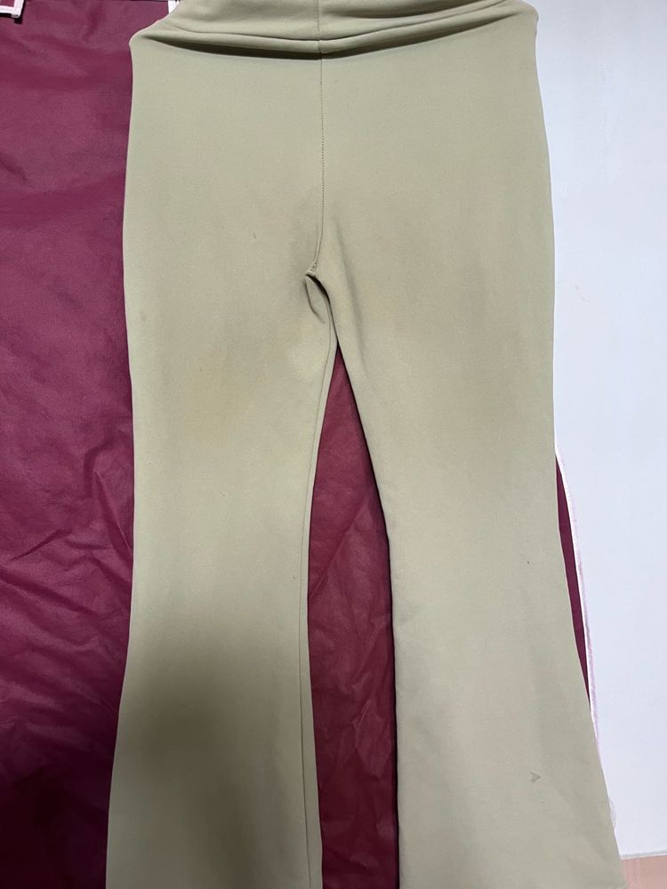 green pant