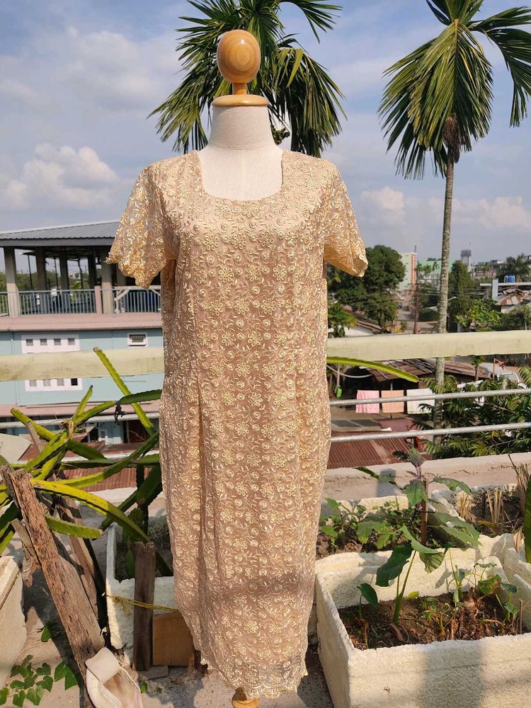 Elegant Lace Midi Dress