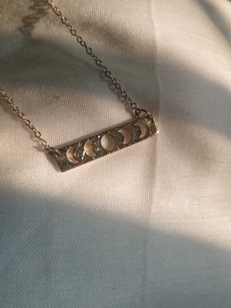 🌙 Phase Necklace