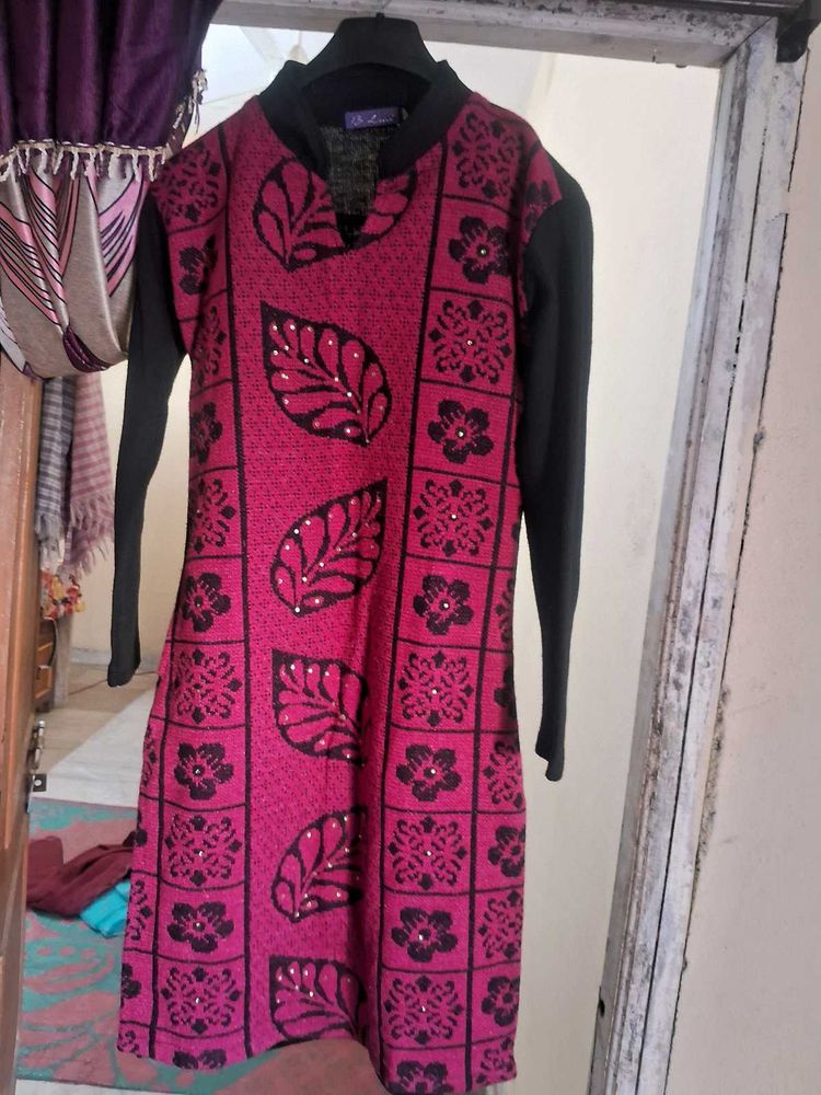 Stylish Pink &amp; Black Woolen Kurta Set