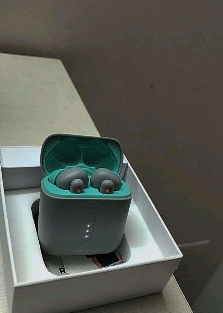 Selling Boat Earphones
