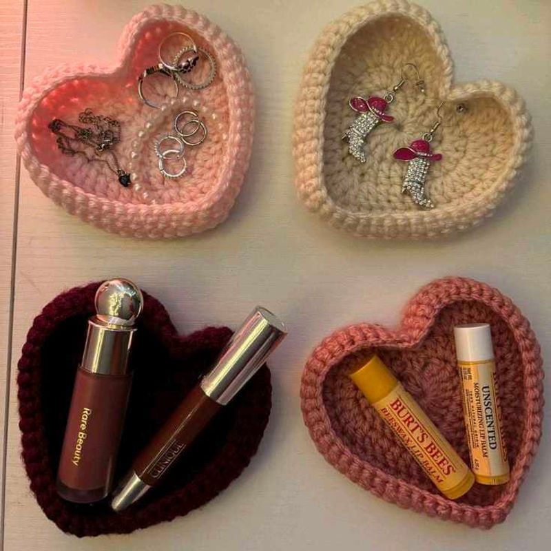 Crochet small jewellery storage