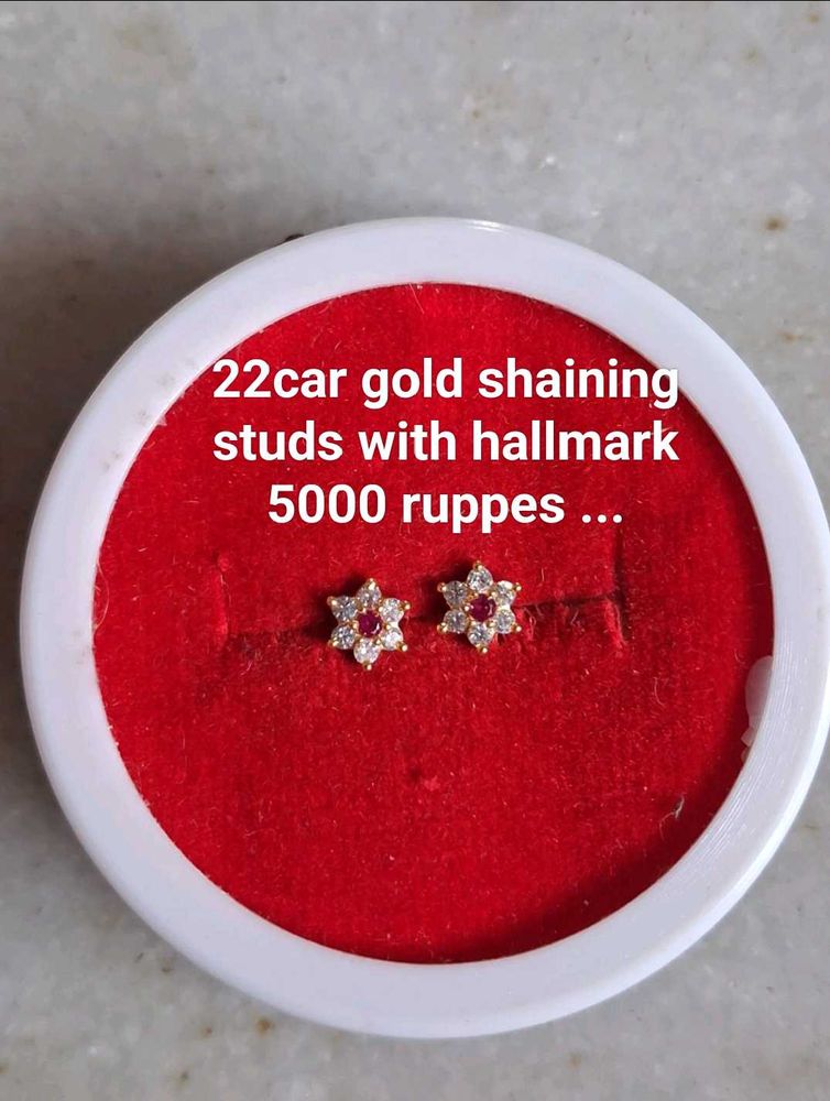 22c Gold Shaining Studs With Hall Mark
