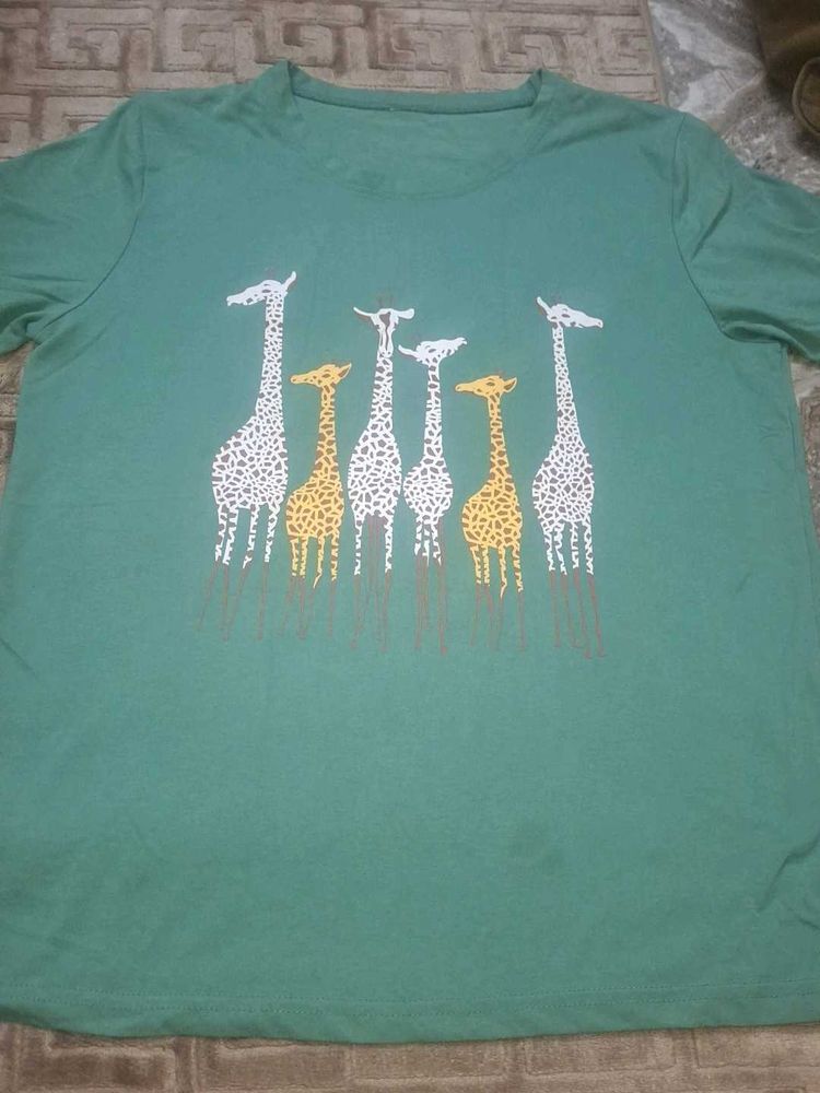 Green Giraffe Print T-shirt