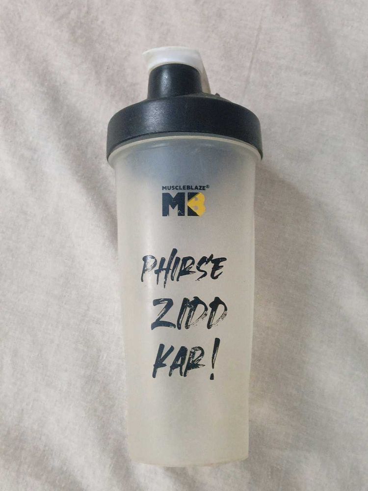 MuscleBlaze Shaker Bottle
