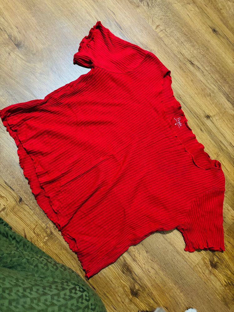 Red Top Can Be Used As Half shoulders