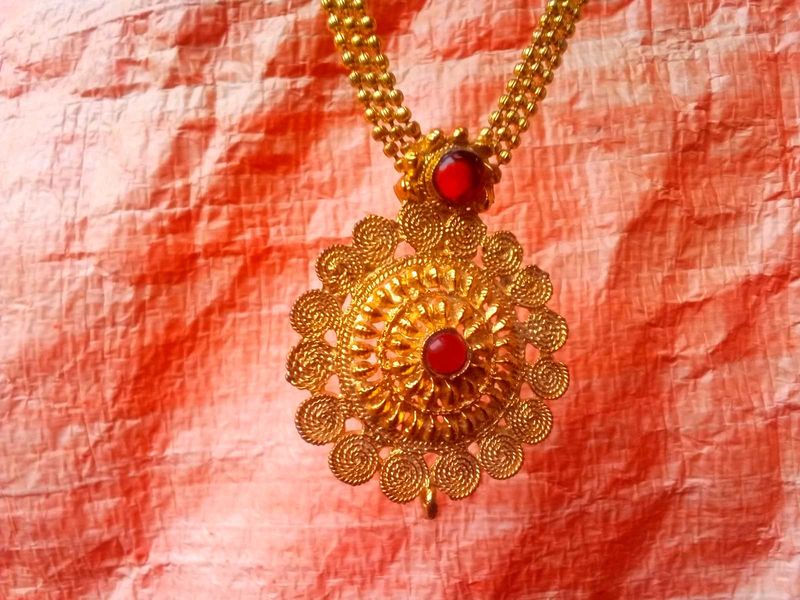 Intricate Gold Tone Filigree Necklace with Red Sto