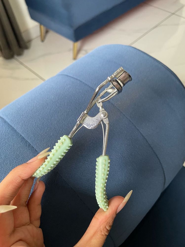 High Quality Eyelash Curler In Color Mint Green