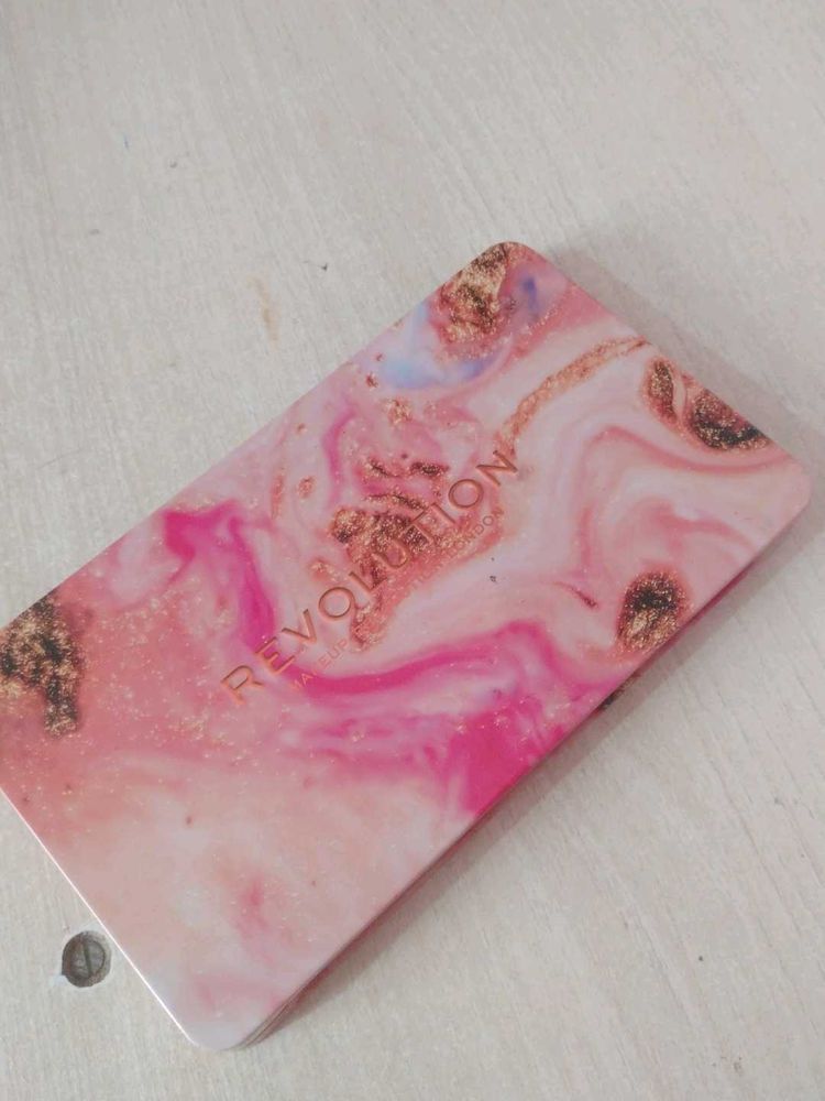 MAKEUP REVOLUTION EYESHADOW PALETTE