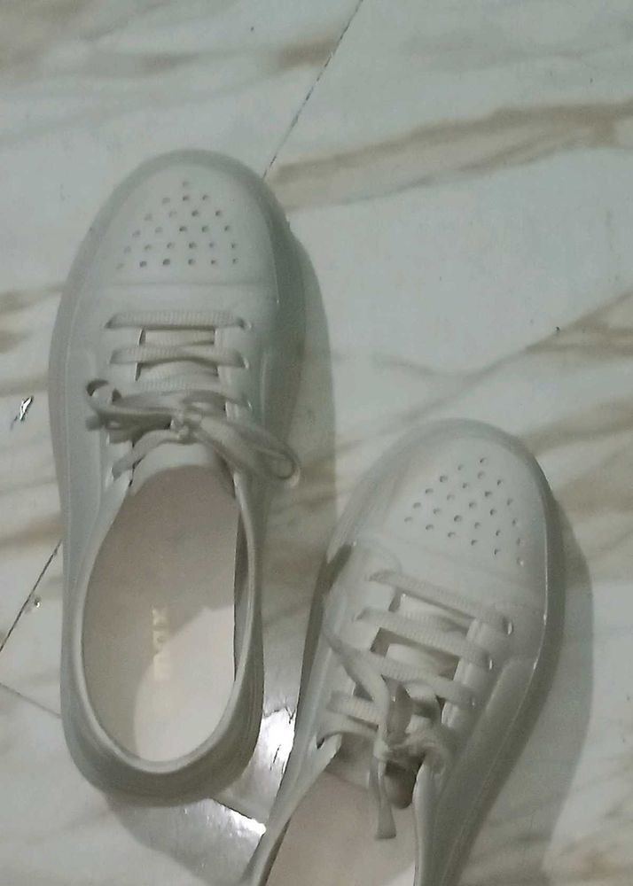 Max Pu Women Platform Sneakers....