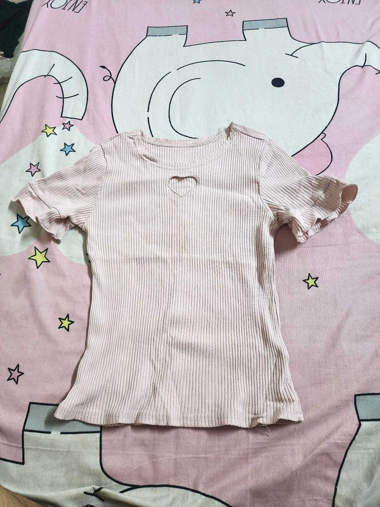 Cute Ribbed Tee With Heart Cutout
