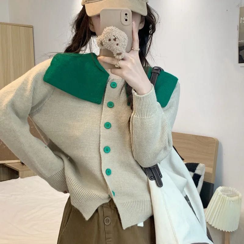 Cute Cardigan with Green Collar