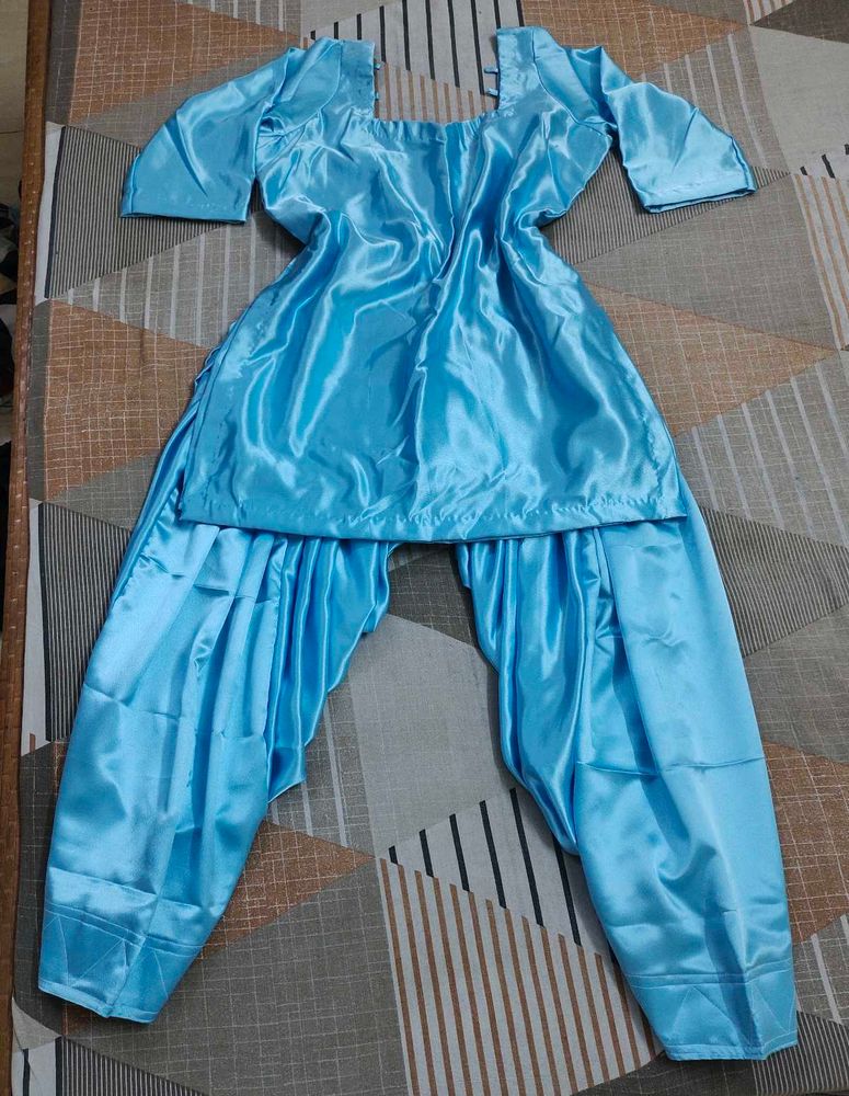 suit patiyala backless with criss cross dori