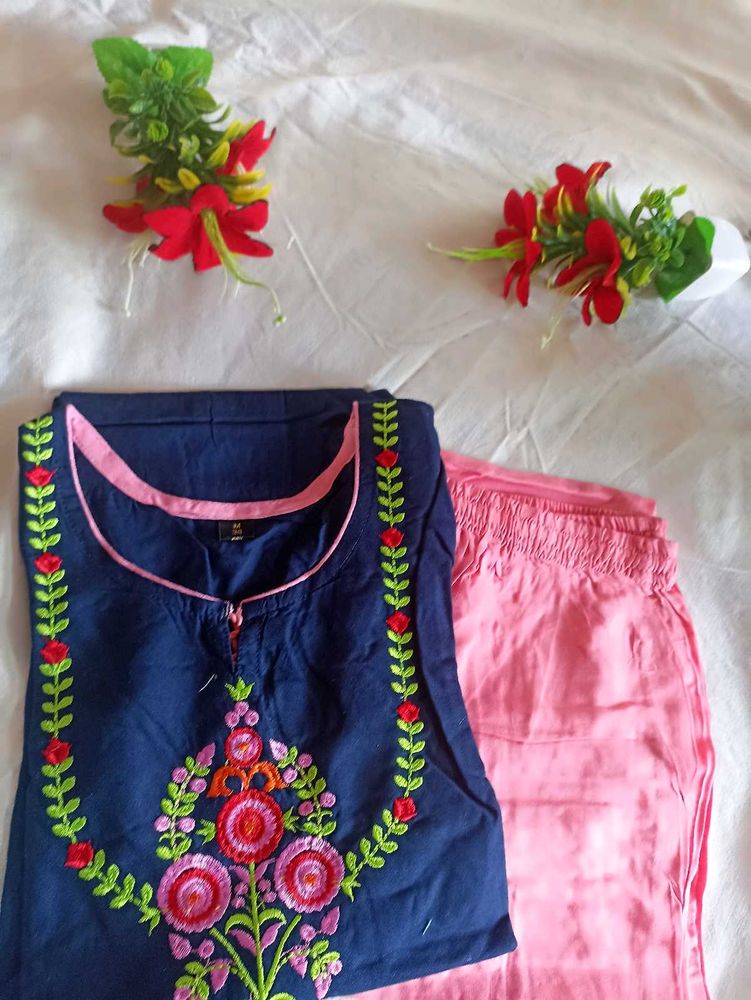 Floral Embroidered Kurti Set