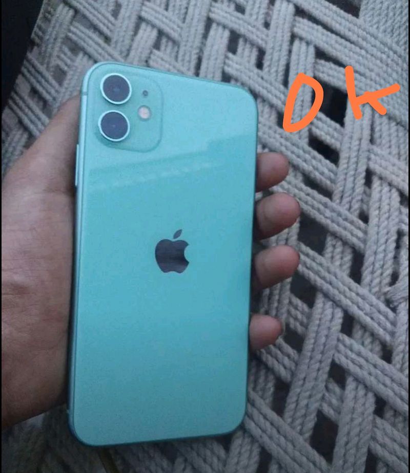 I Phone 11.   Second                    (Cardboad)