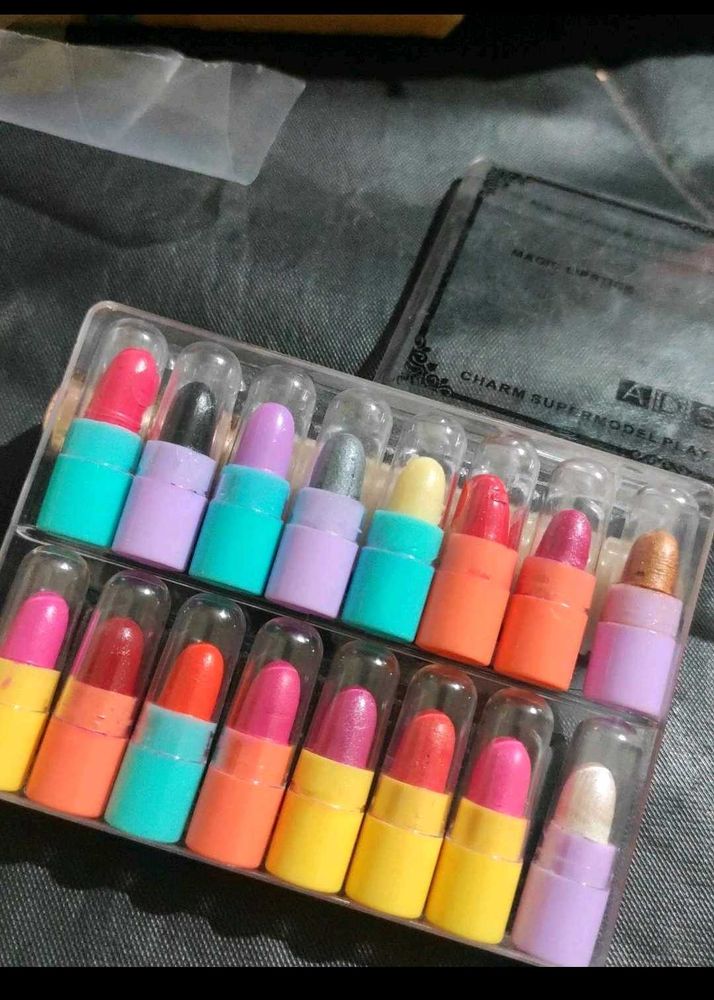16 Mini Lipstick Set / Eyeshadow