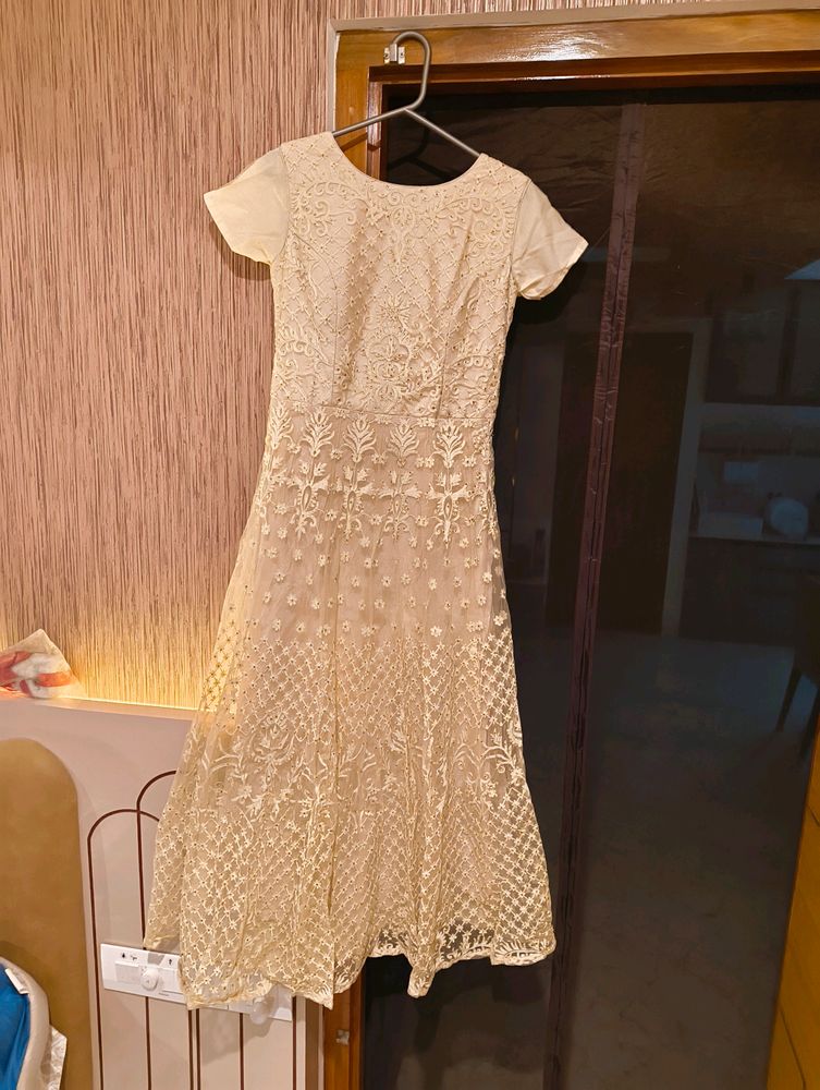 Elegant Beige Gown With 5 Linings (Almost 🆕)