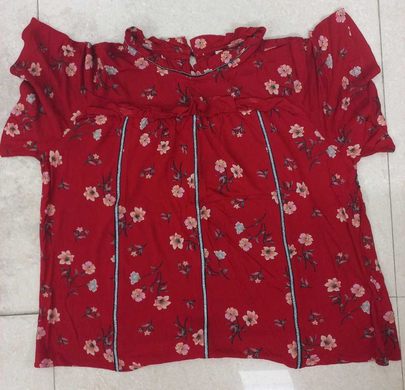 Red Floral Top🌹