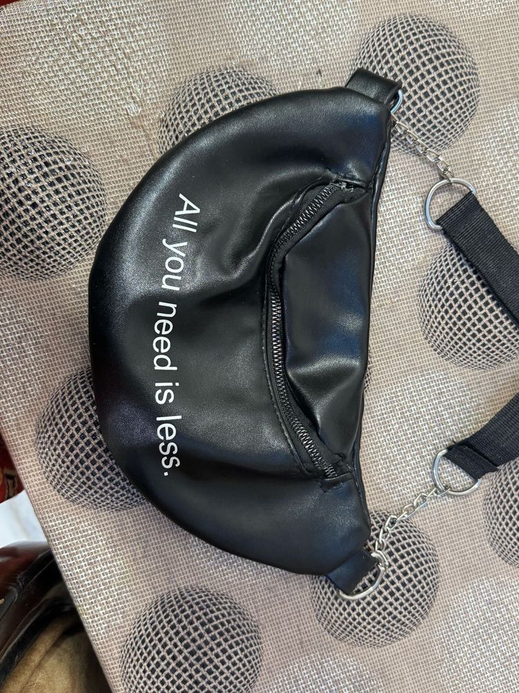 crossbody bag ( zip is broken)