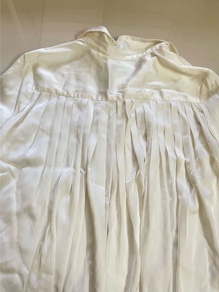 Elegant White flowy Shirt